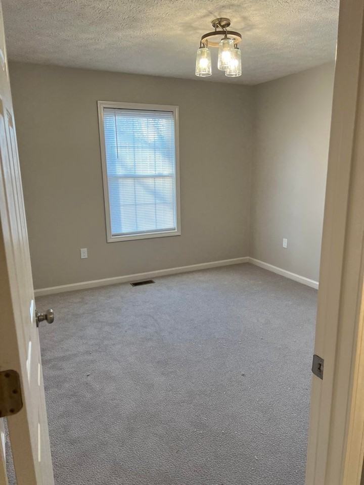 392 Southridge Cir - Photo 6 of 9