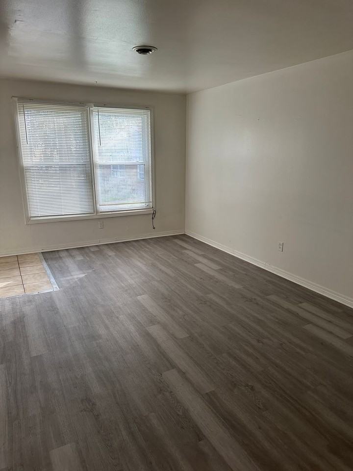 42 Crescent Dr - Photo 3 of 10