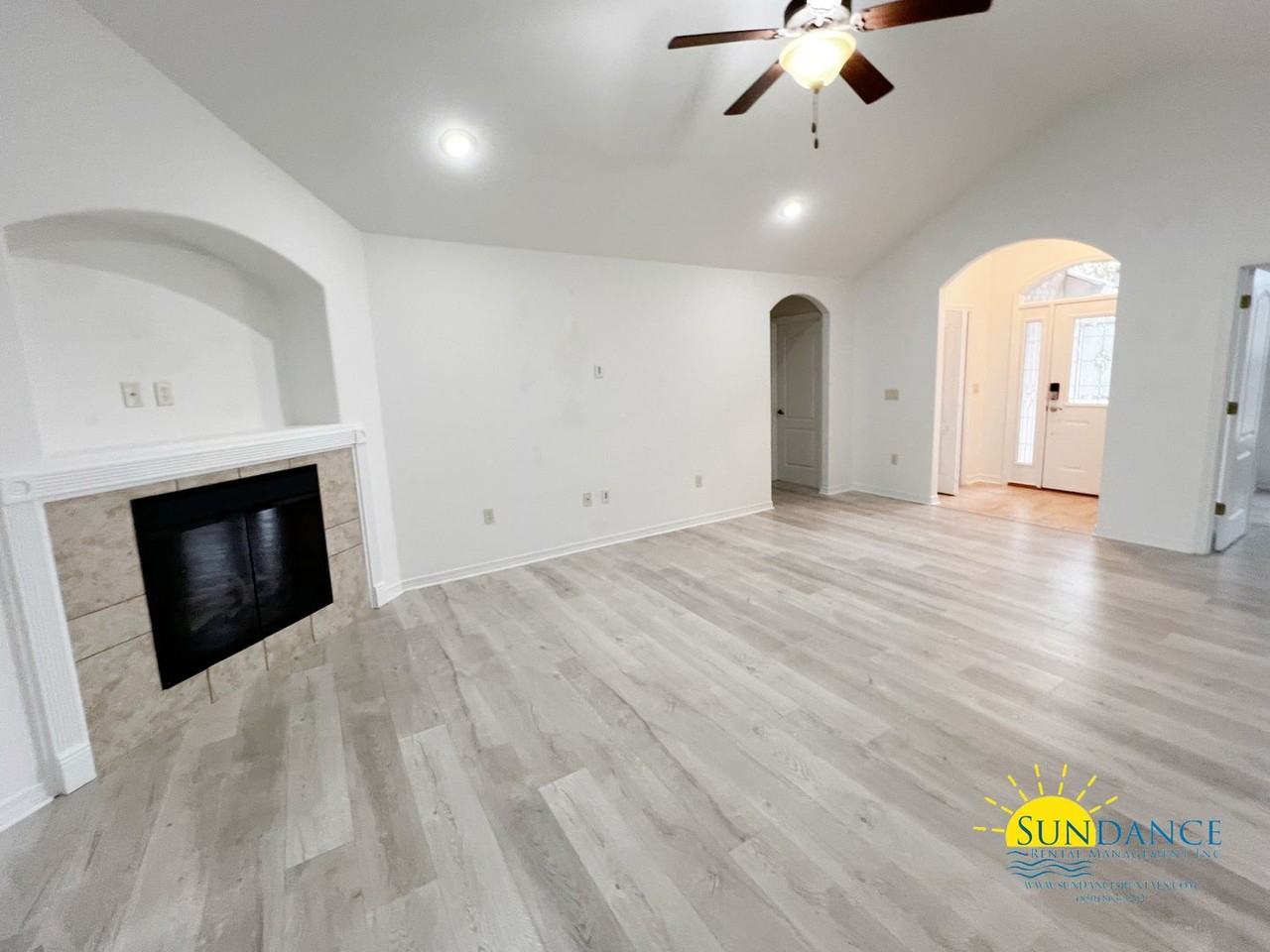 407 Serene Ct - Photo 2 of 18