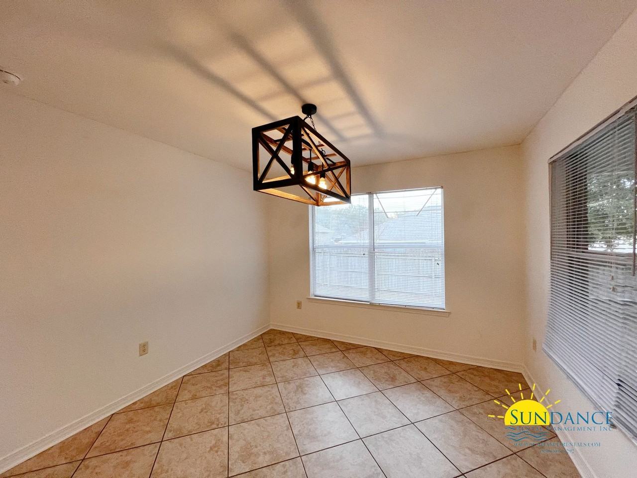 407 Serene Ct - Photo 5 of 17