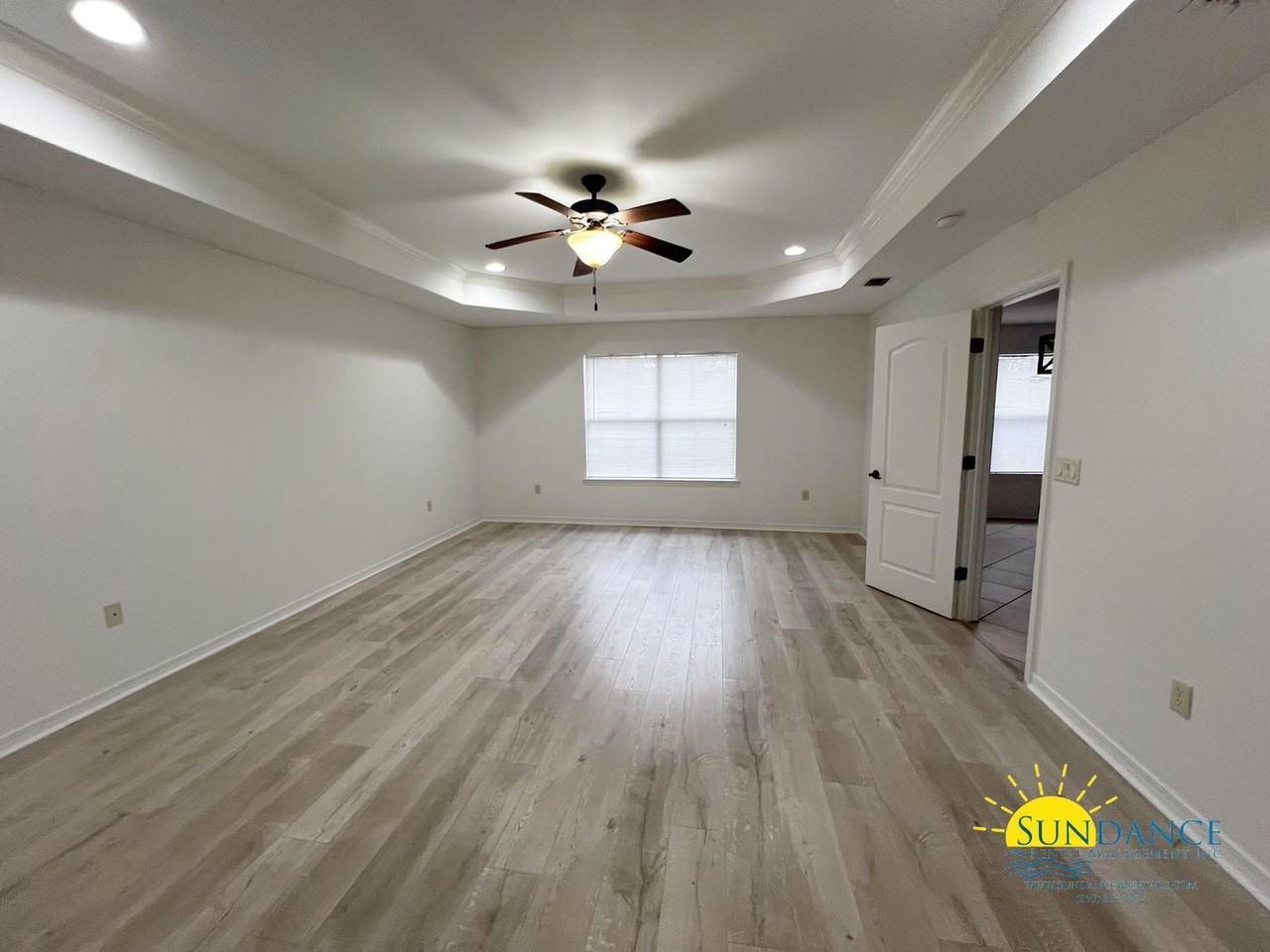 407 Serene Ct - Photo 6 of 17