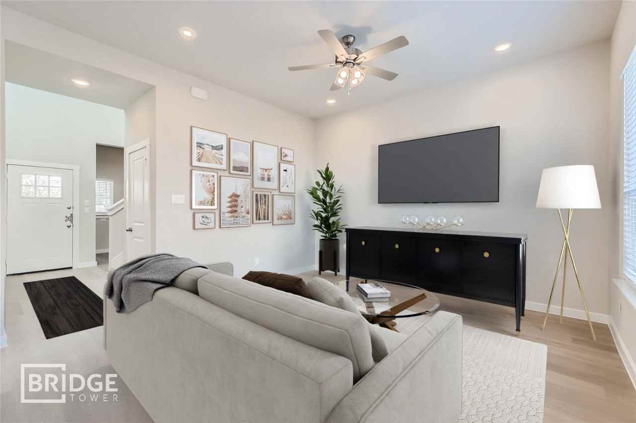 2207 Kincaid Ln - Photo 3 of 10