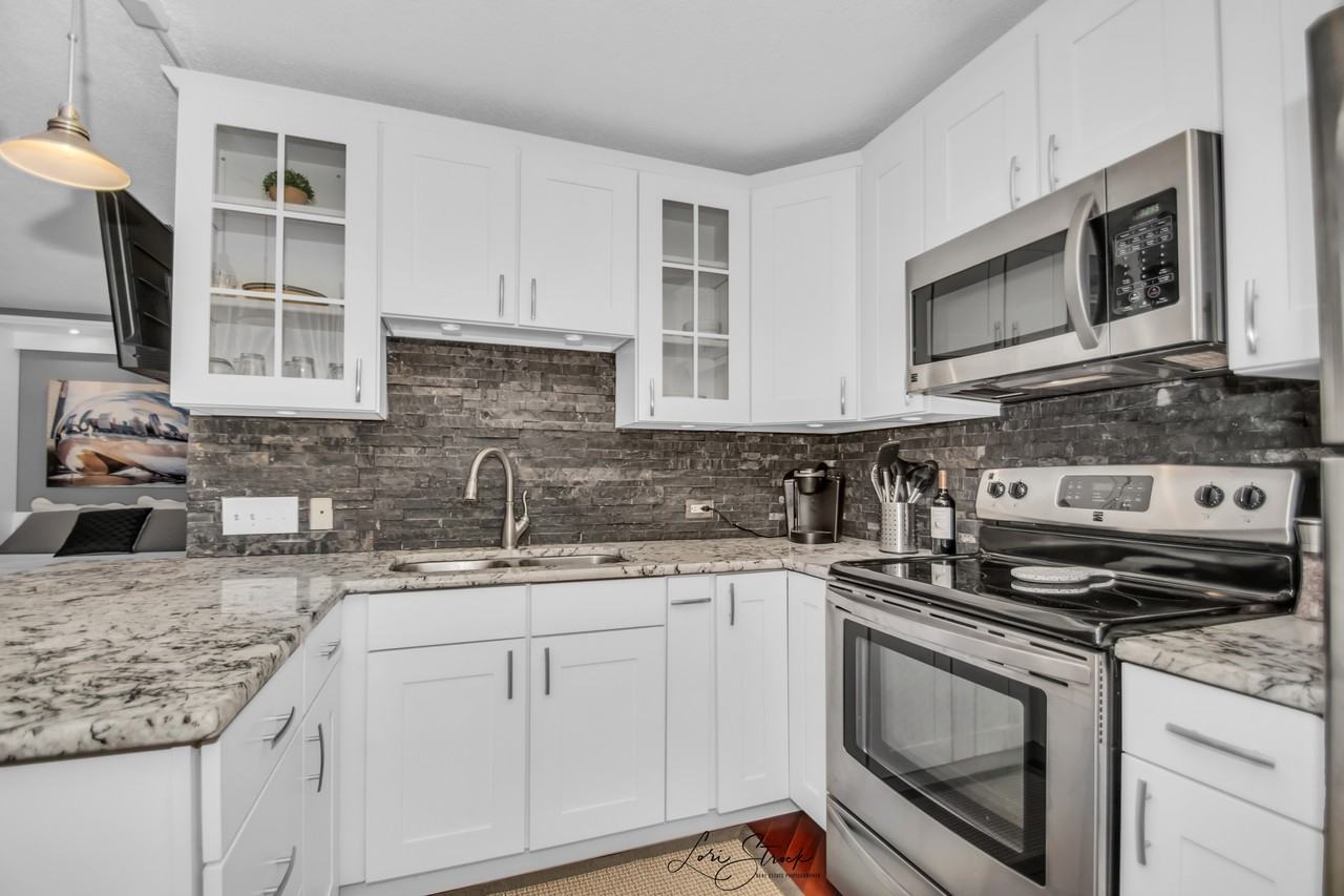 1340 N Dearborn St #5FS - Photo 2 of 19