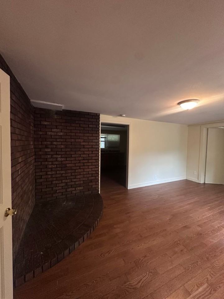 1054 Perimeter Rd - Photo 2 of 16