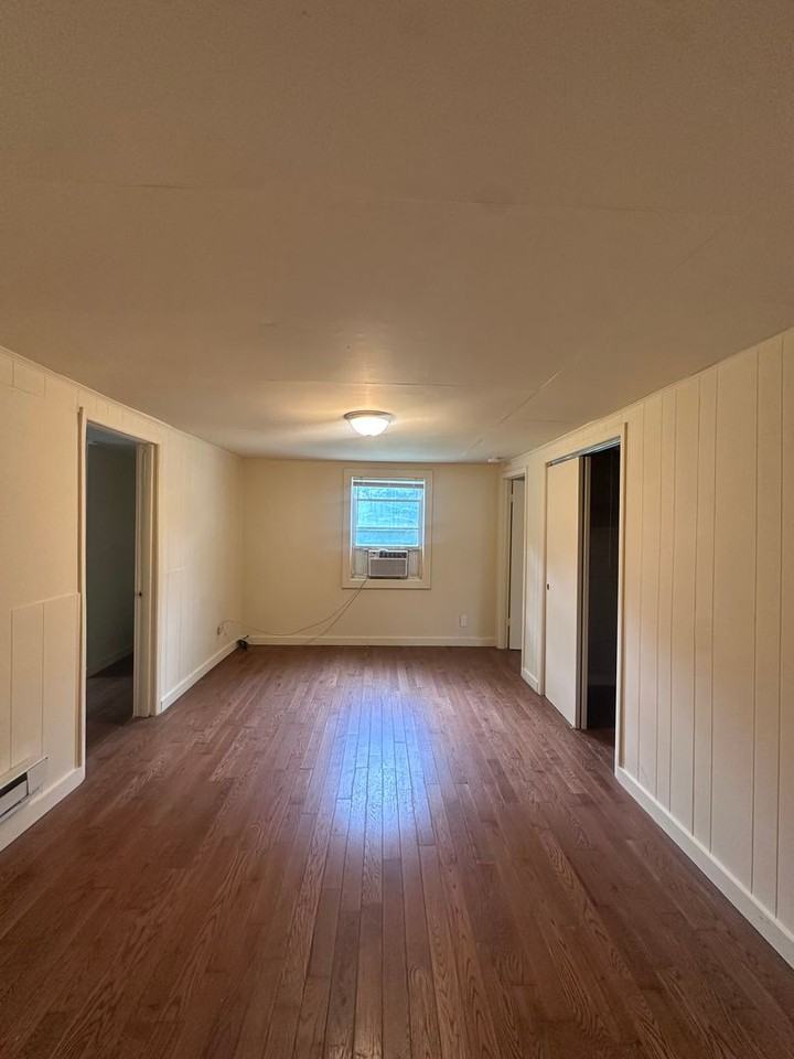 1054 Perimeter Rd - Photo 5 of 16