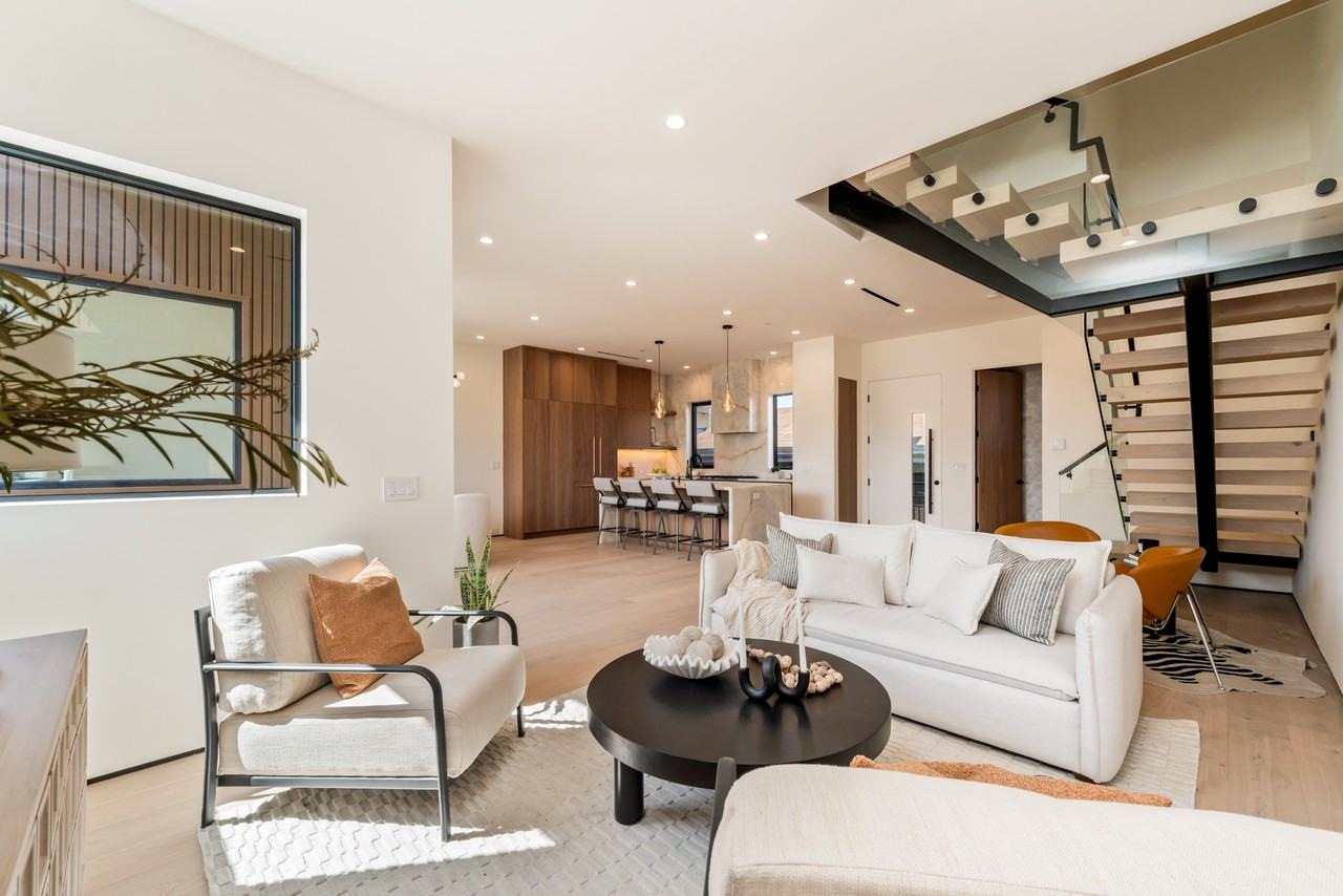 836 Waterloo St #NA - Photo 4 of 26