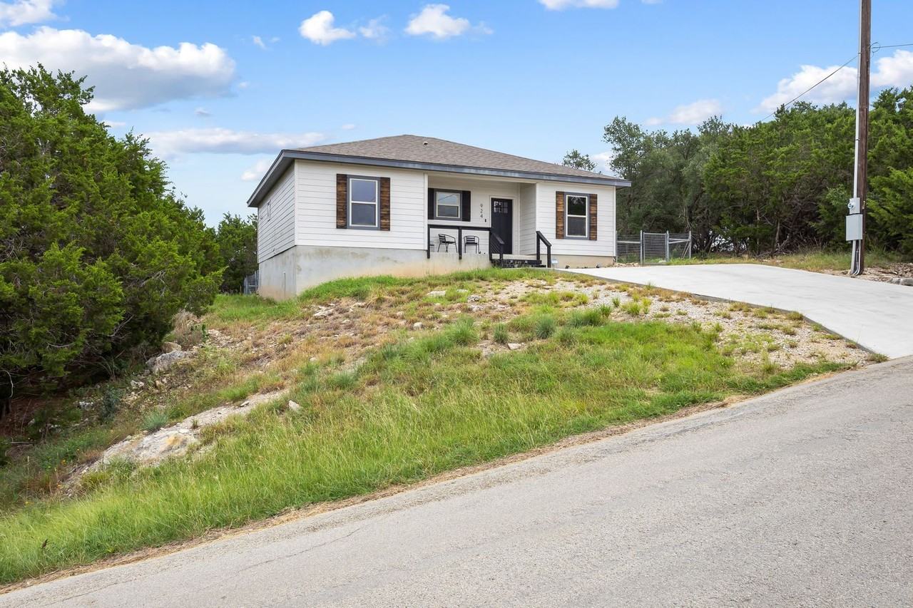 924 Scenic Hills Dr - Photo 2 of 22