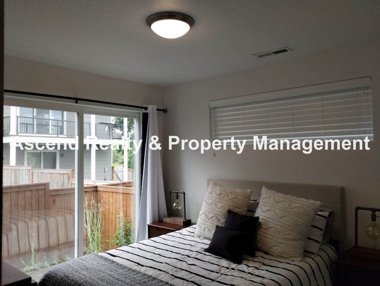 958 Sw Adrian Ter - Photo 3 of 28