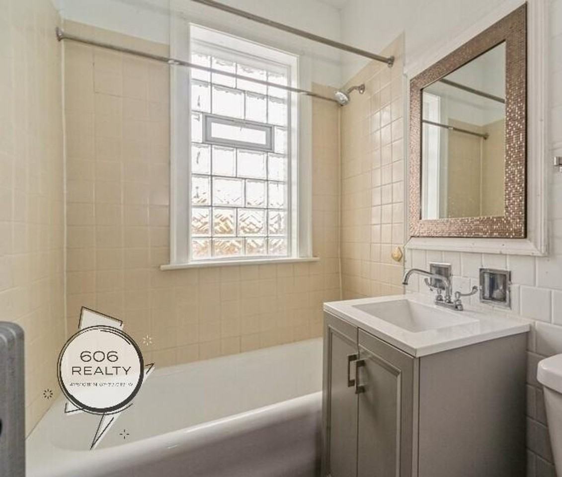 118 S Austin Blvd #1 - Photo 4 of 5