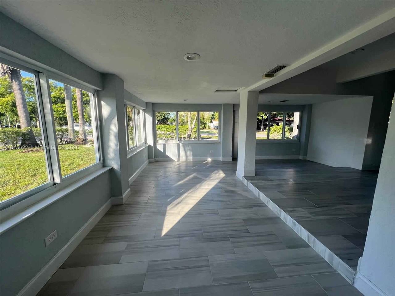 17690 Ne 19th Ave - Photo 2 of 8