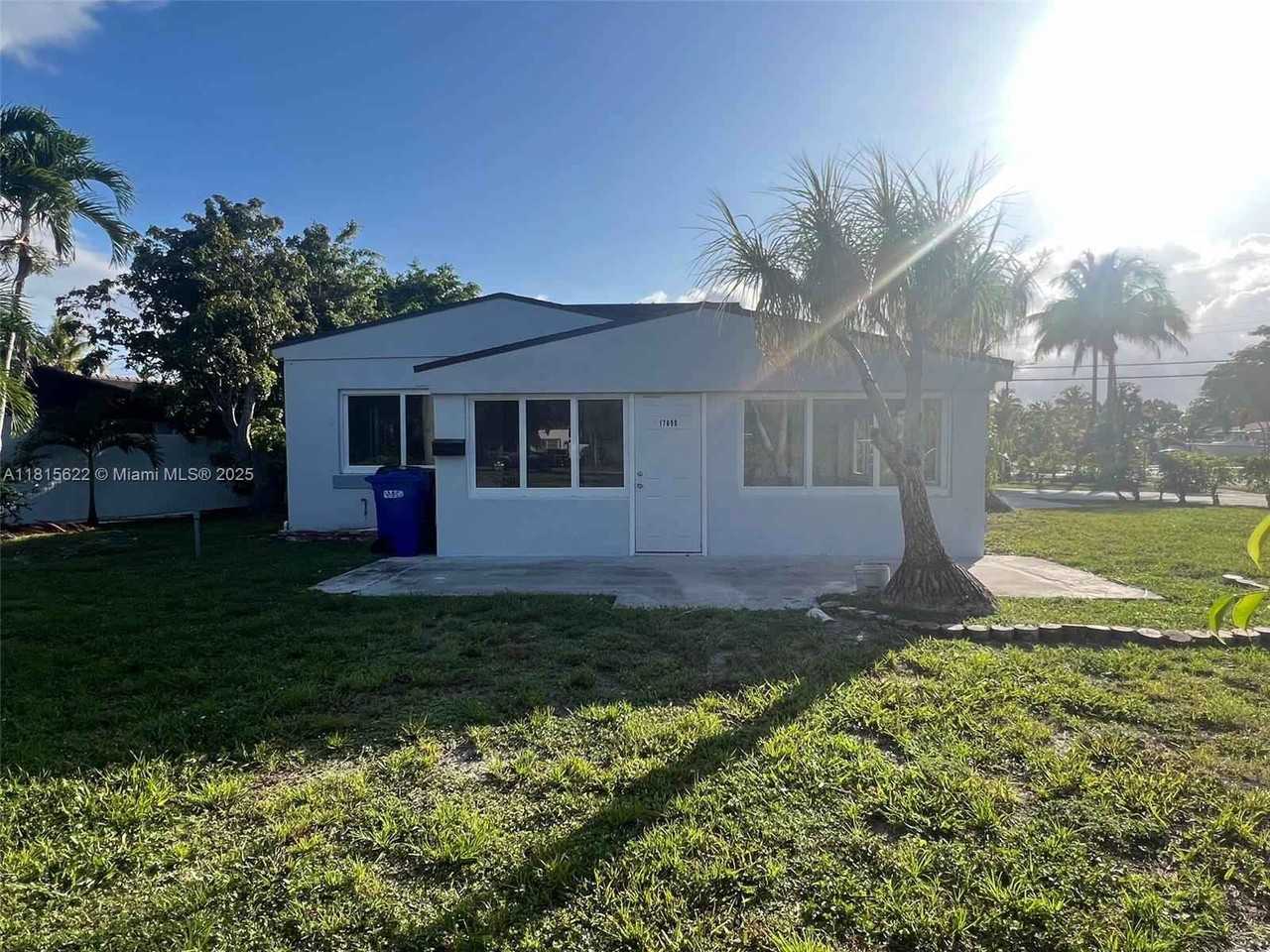 17690 Ne 19th Ave - Photo 4 of 8