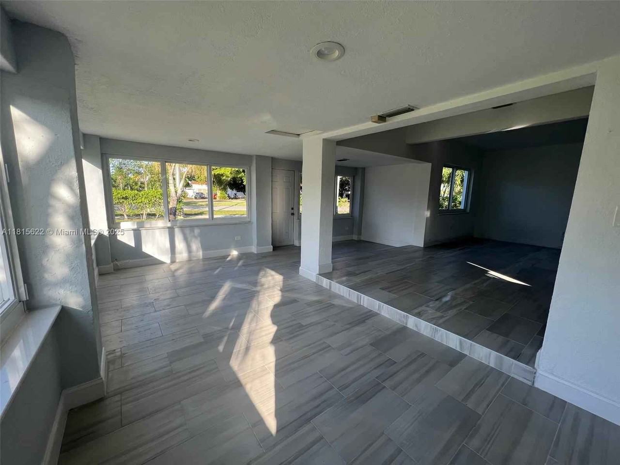 17690 Ne 19th Ave - Photo 7 of 8