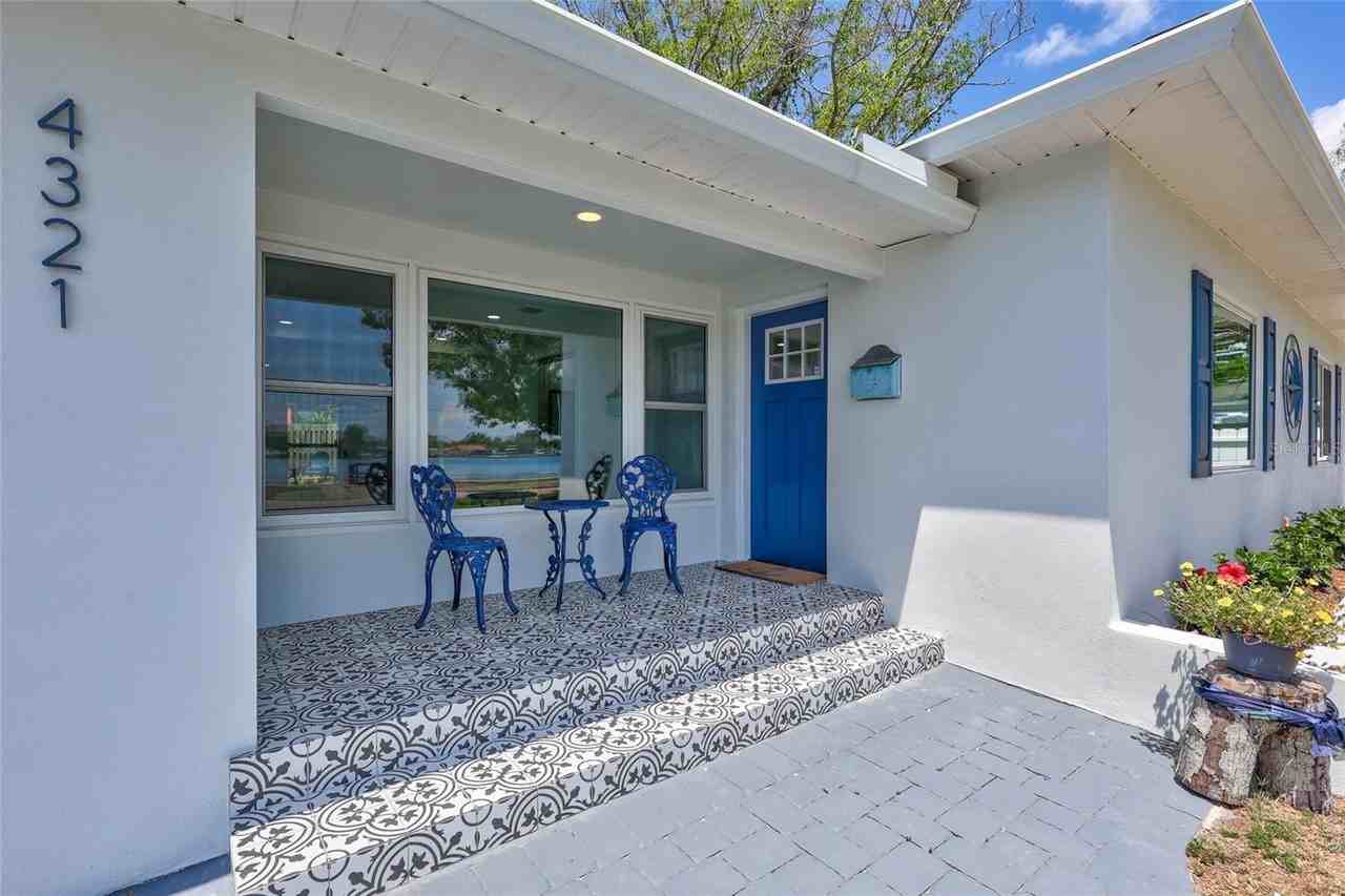 4321 Sunrise Dr S - Photo 4 of 25