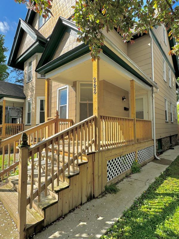 248 Richard St - Photo 3 of 17