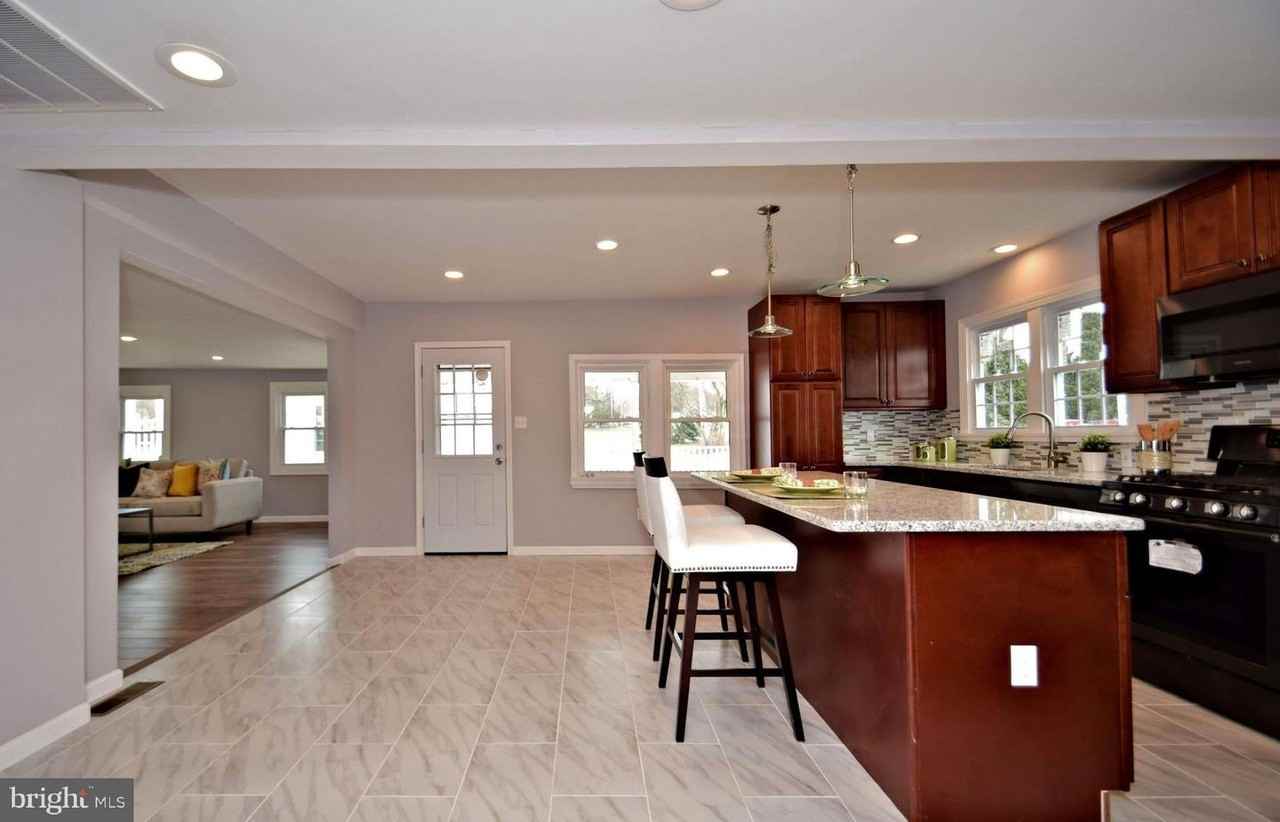 2749 Woodland Avenue - Photo 2 of 39