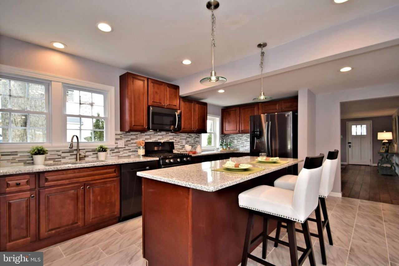 2749 Woodland Avenue - Photo 3 of 39