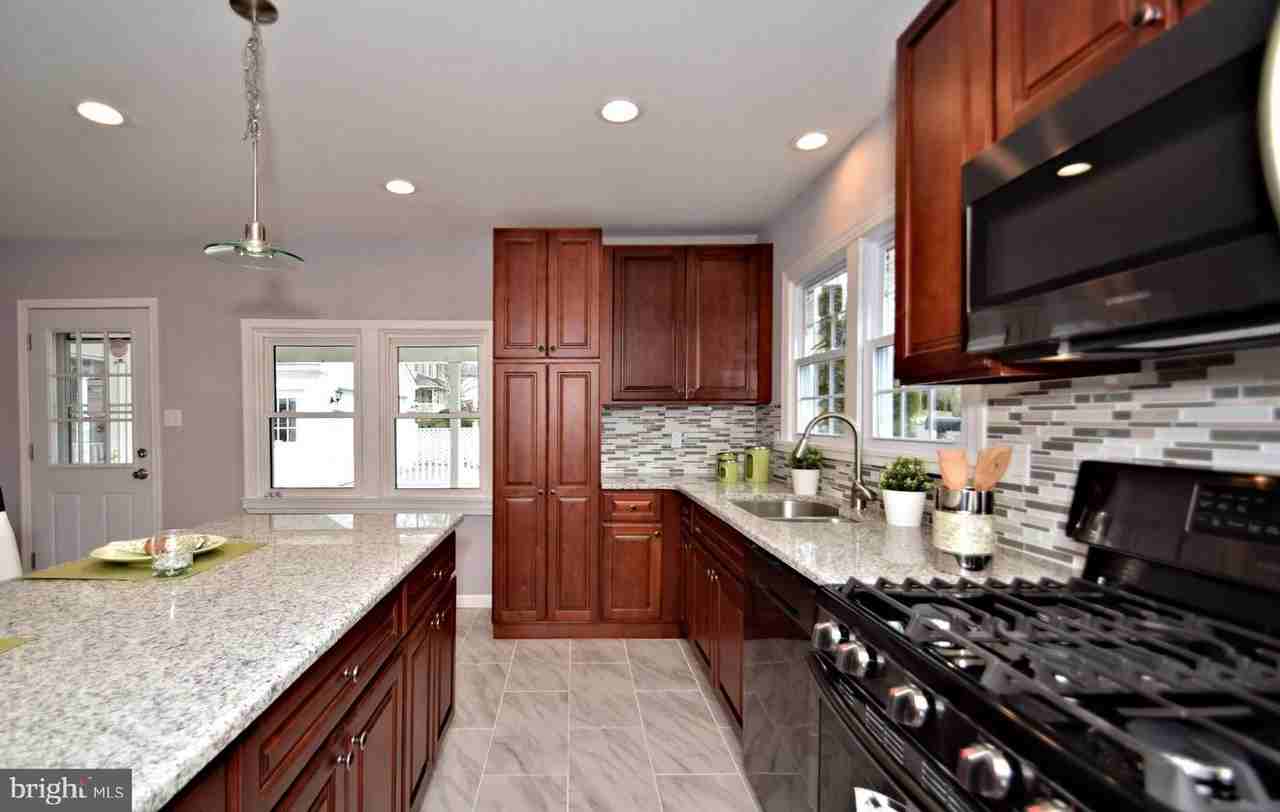 2749 Woodland Avenue - Photo 5 of 39