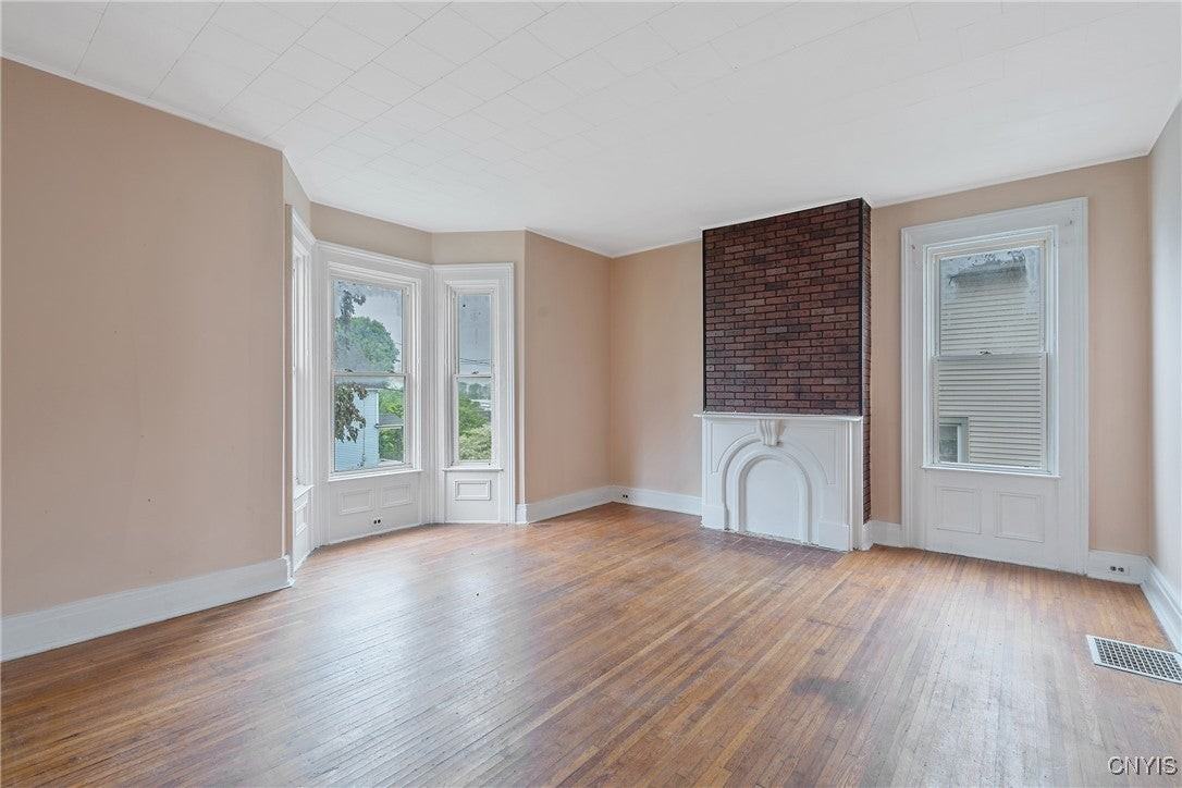 103 E 7th St - Photo 4 of 16