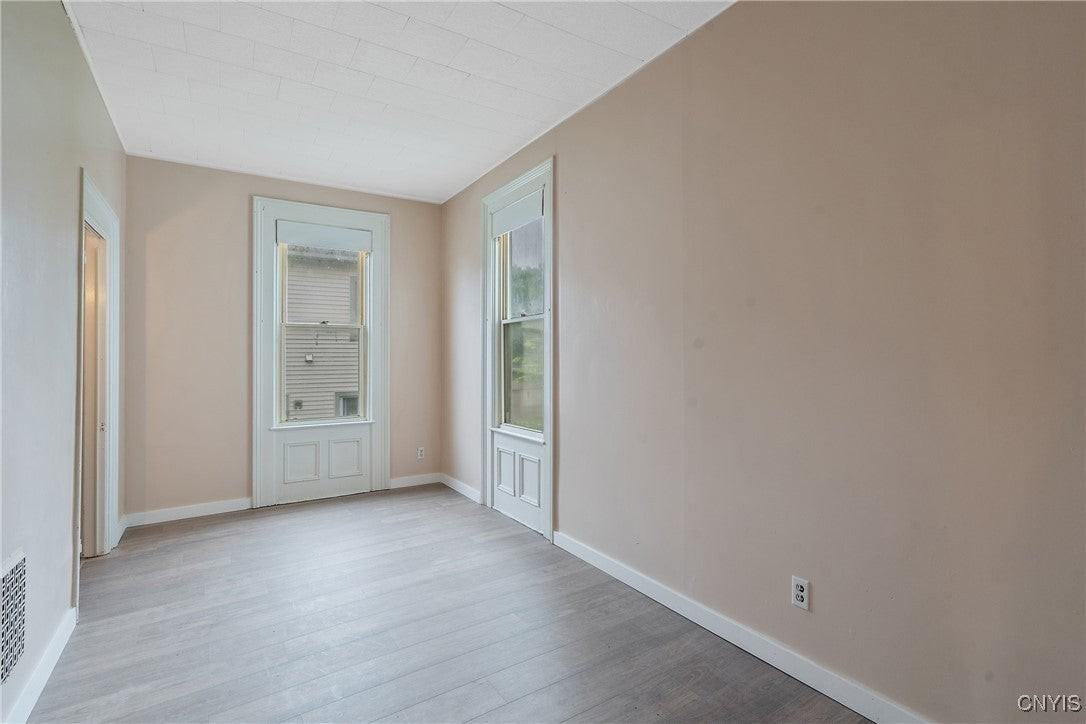 103 E 7th St - Photo 5 of 16