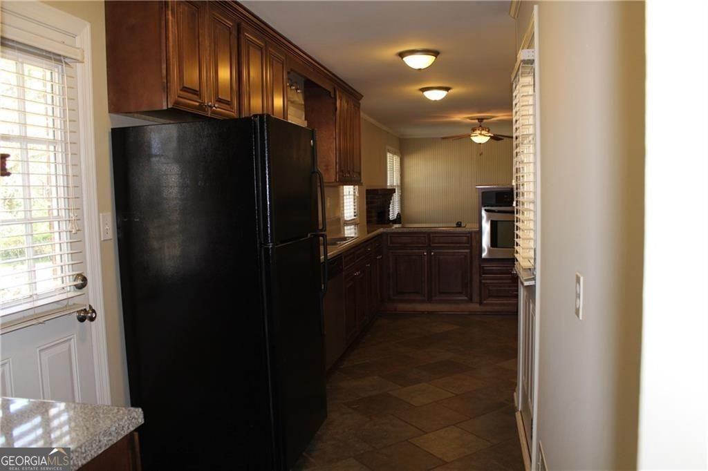 995 Melody Ln - Photo 4 of 24