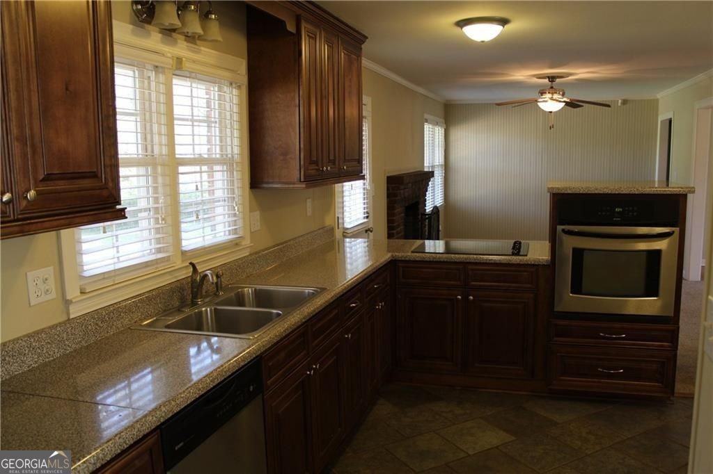 995 Melody Ln - Photo 5 of 24