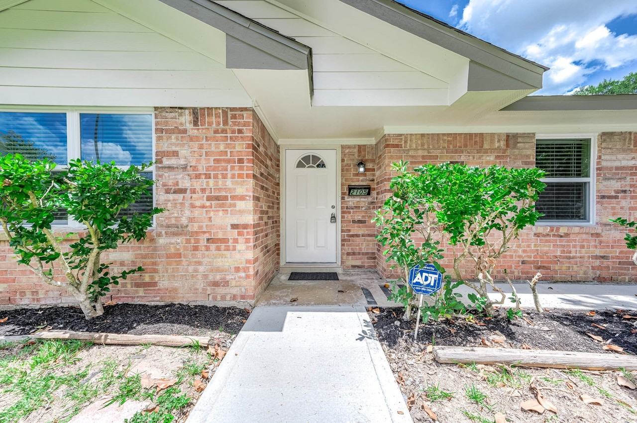 2105 Cedar St - Photo 5 of 28