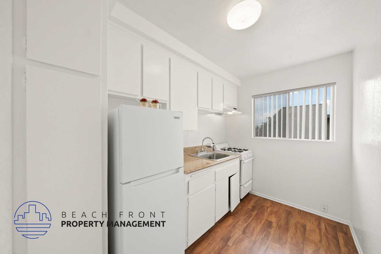 14111 Cordary Ave. - Photo 2 of 20