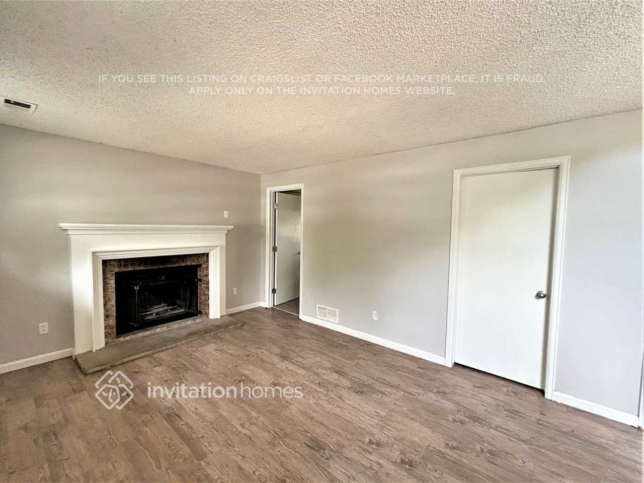 19652 E Eastman Ave - Photo 3 of 10