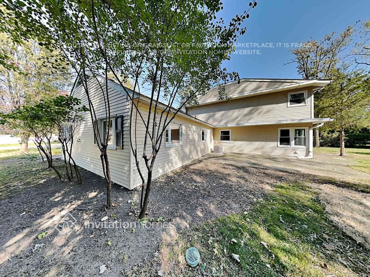 1303 W 59th St - Photo 4 of 14