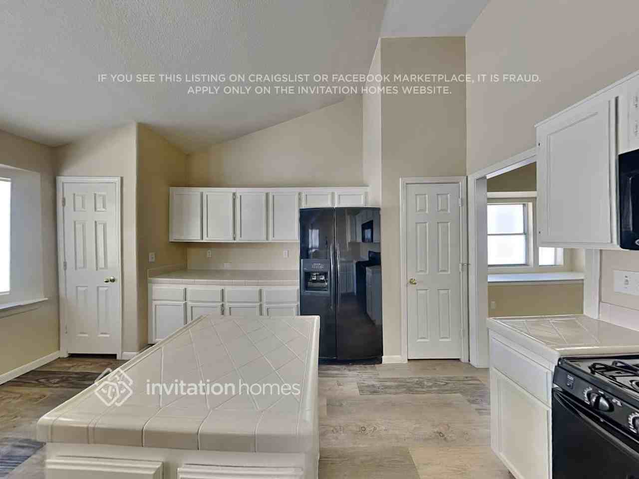 7368 Atwood Ave - Photo 7 of 27
