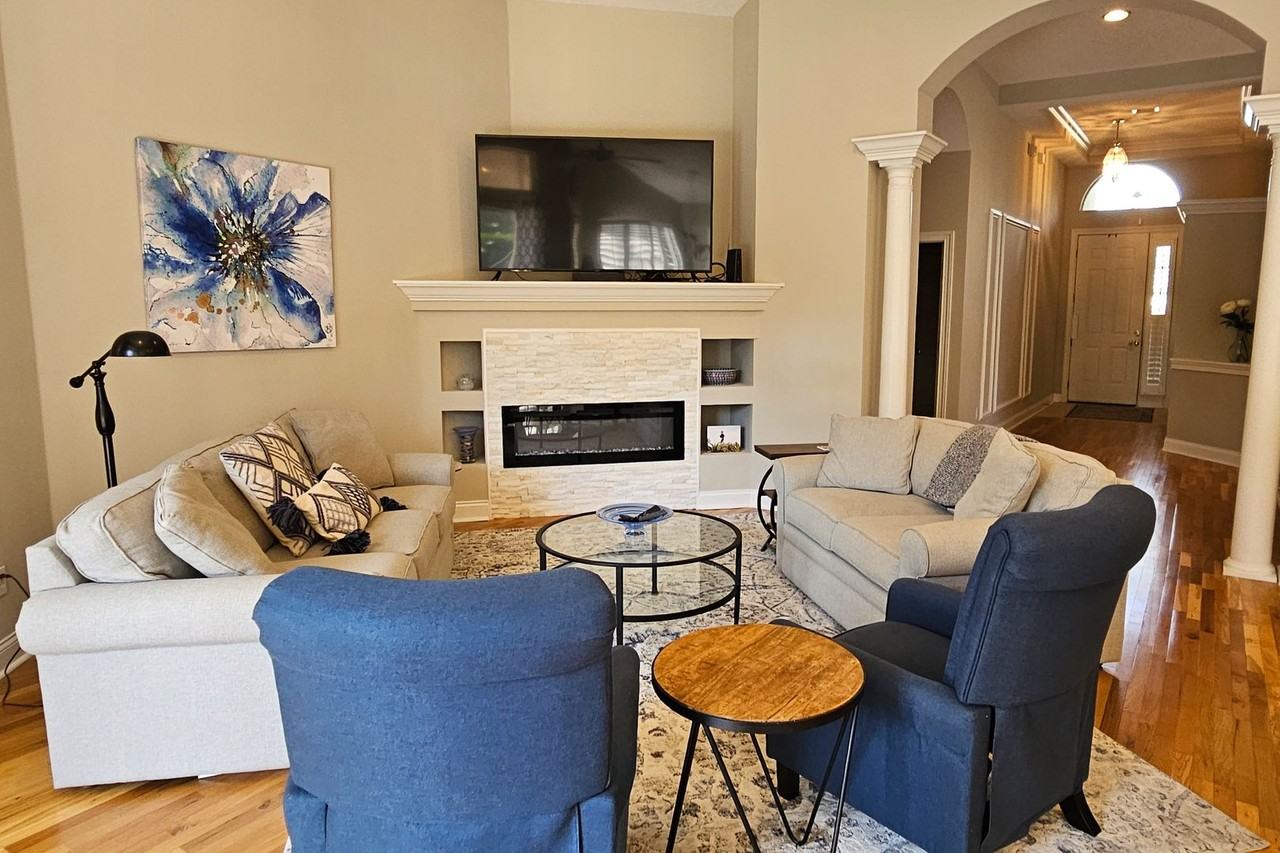 212 Island Green Drive - Photo 4 of 49