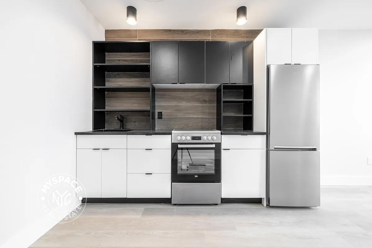 727 Dekalb Ave #4B - Photo 2 of 6