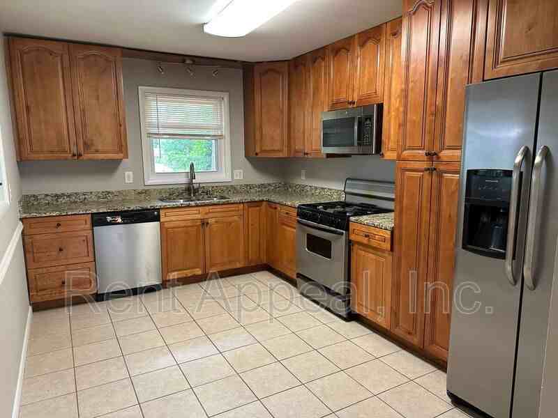 1914 La Mesa Ln - Photo 2 of 14