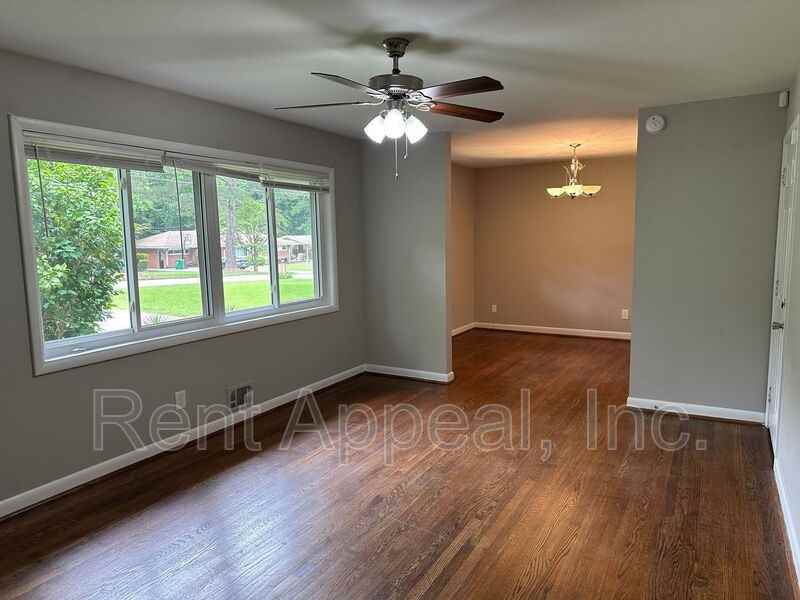 1914 La Mesa Ln - Photo 4 of 14