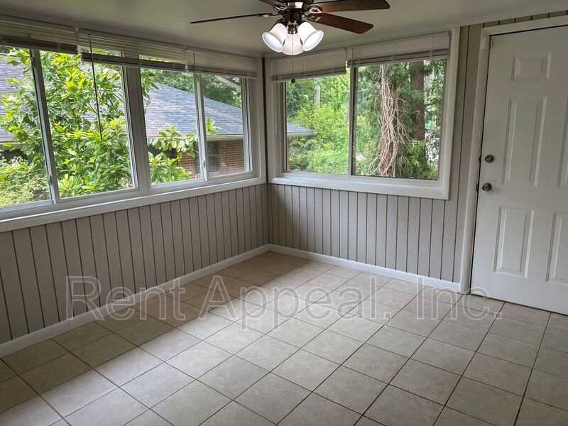 1914 La Mesa Ln - Photo 5 of 14
