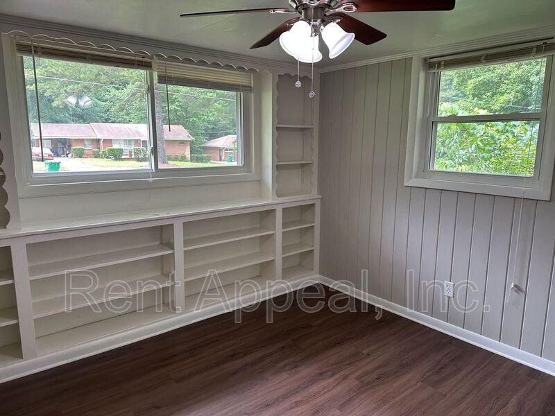 1914 La Mesa Ln - Photo 6 of 14