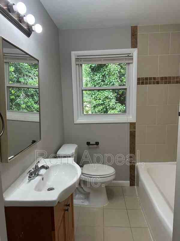 1914 La Mesa Ln - Photo 7 of 14