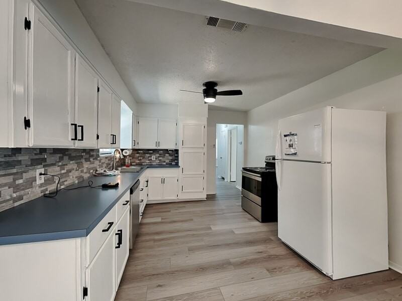 3925 Rusty Dell St - Photo 5 of 15