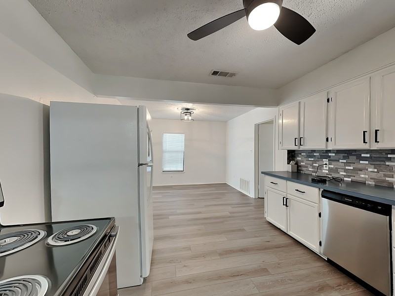3925 Rusty Dell St - Photo 6 of 15
