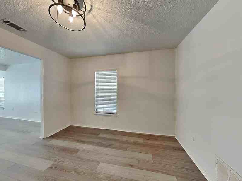 3925 Rusty Dell St - Photo 7 of 15