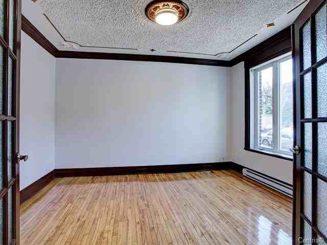 7451 Avenue Querbes - Photo 2 of 23