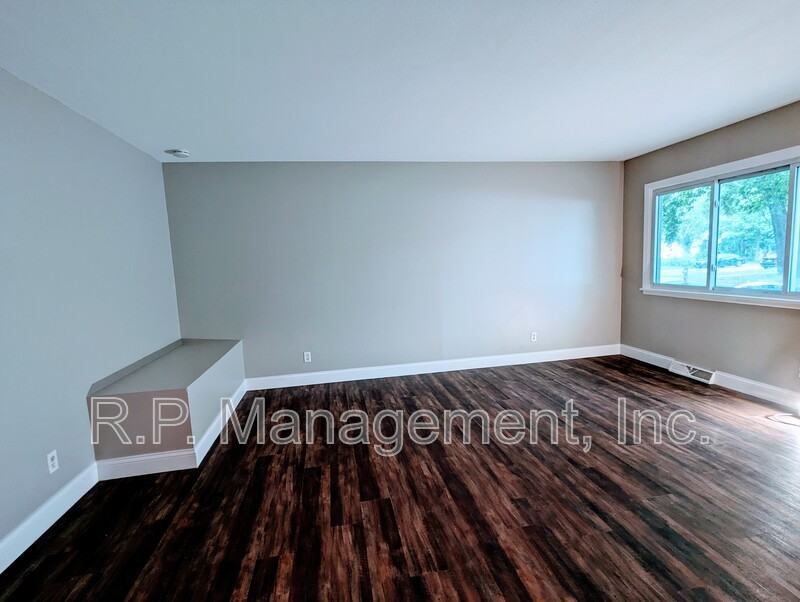 2502 Talmage Ave Se - Photo 4 of 23