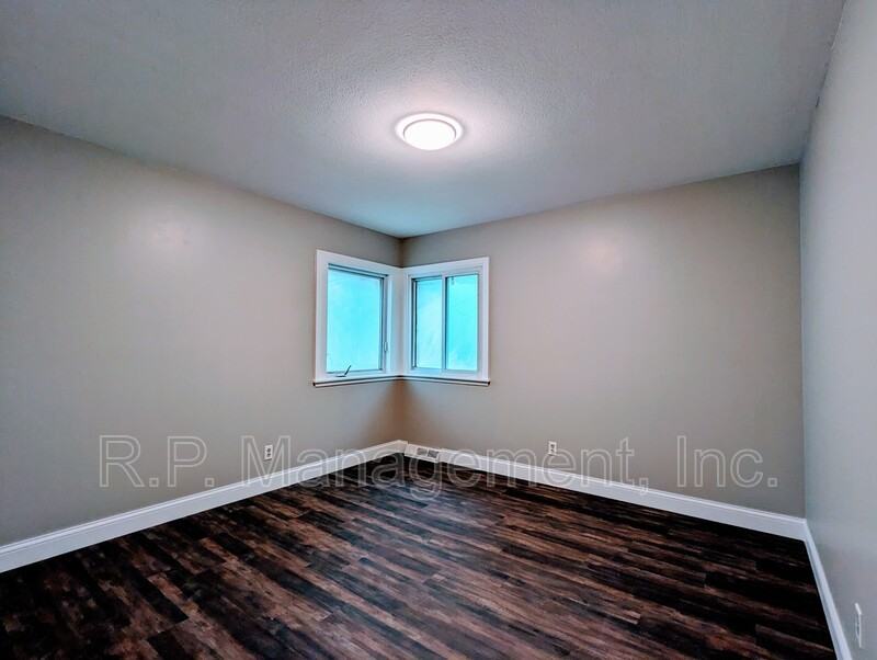2502 Talmage Ave Se - Photo 5 of 23