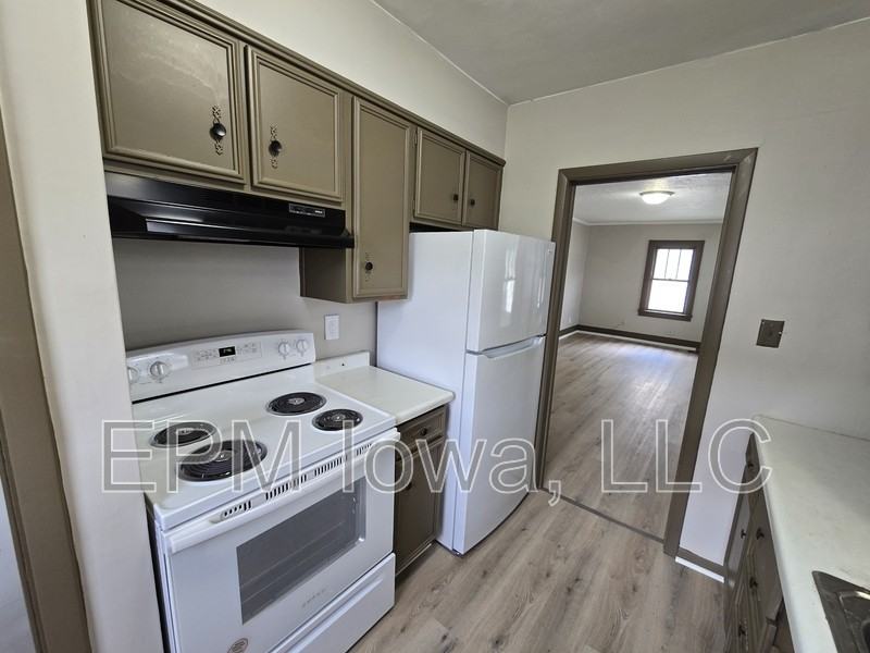 947 Newton St - Photo 6 of 19