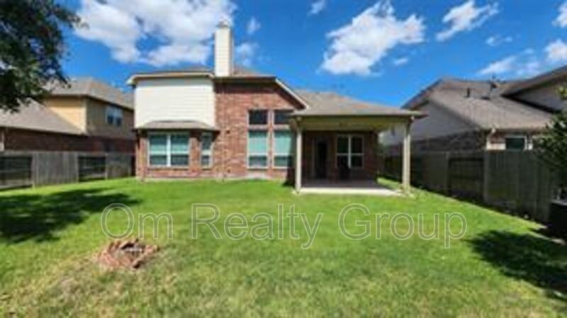 2318 Nashmor Dr - Photo 3 of 4