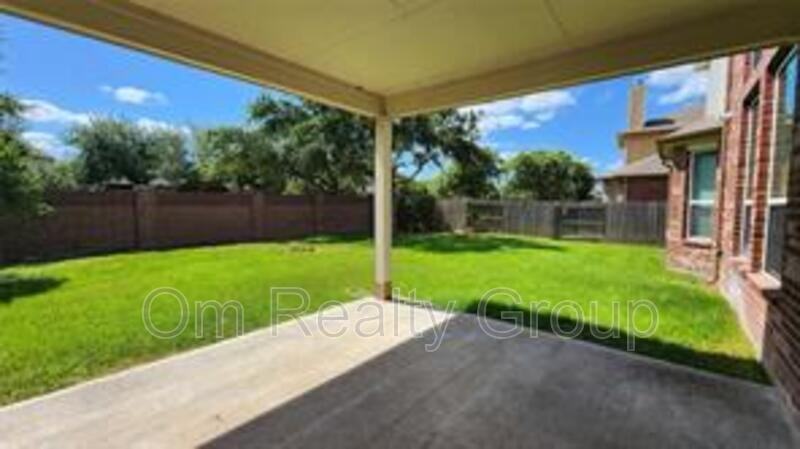 2318 Nashmor Dr - Photo 4 of 4