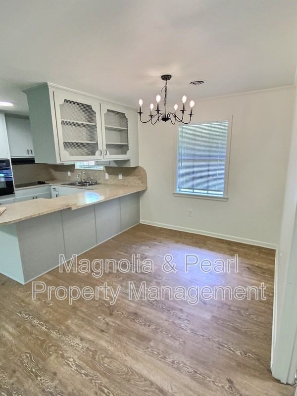 1406 Russell Ave - Photo 3 of 13