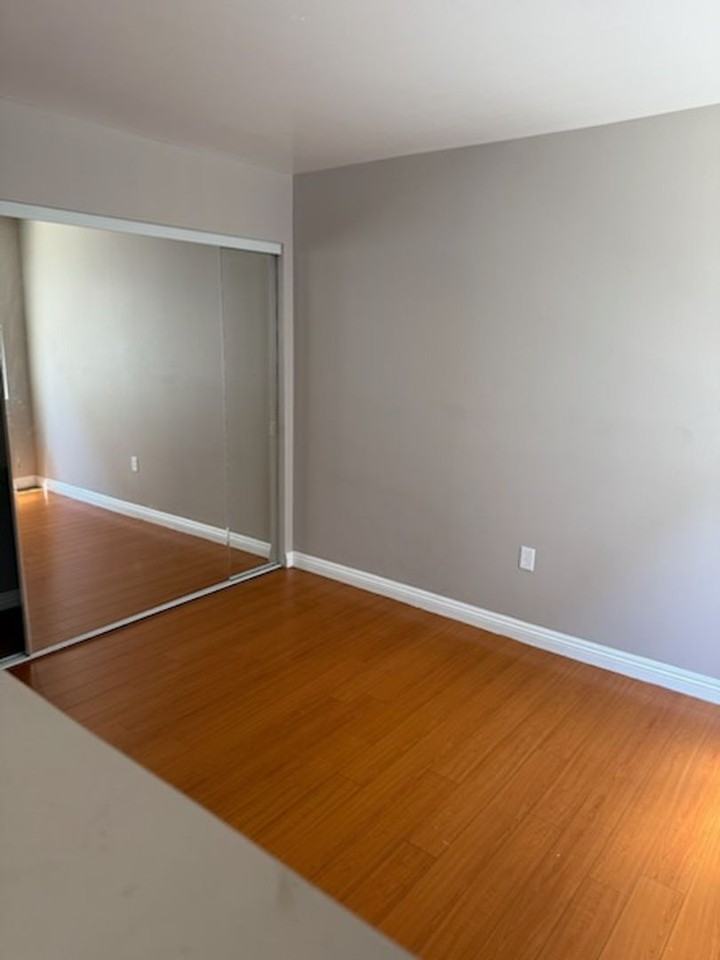 Schrader Apartments, LLC - Photo 4 of 33