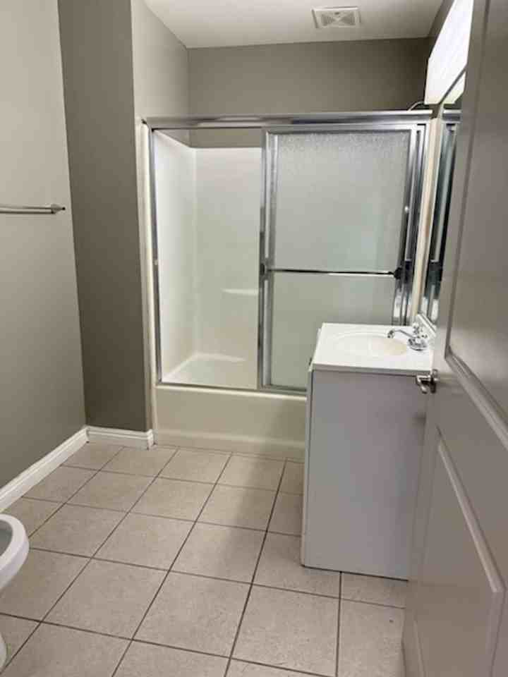 Schrader Apartments, LLC - Photo 5 of 33