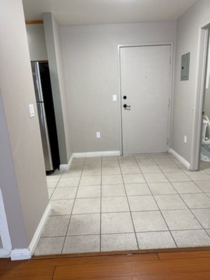 Schrader Apartments, LLC - Photo 7 of 33